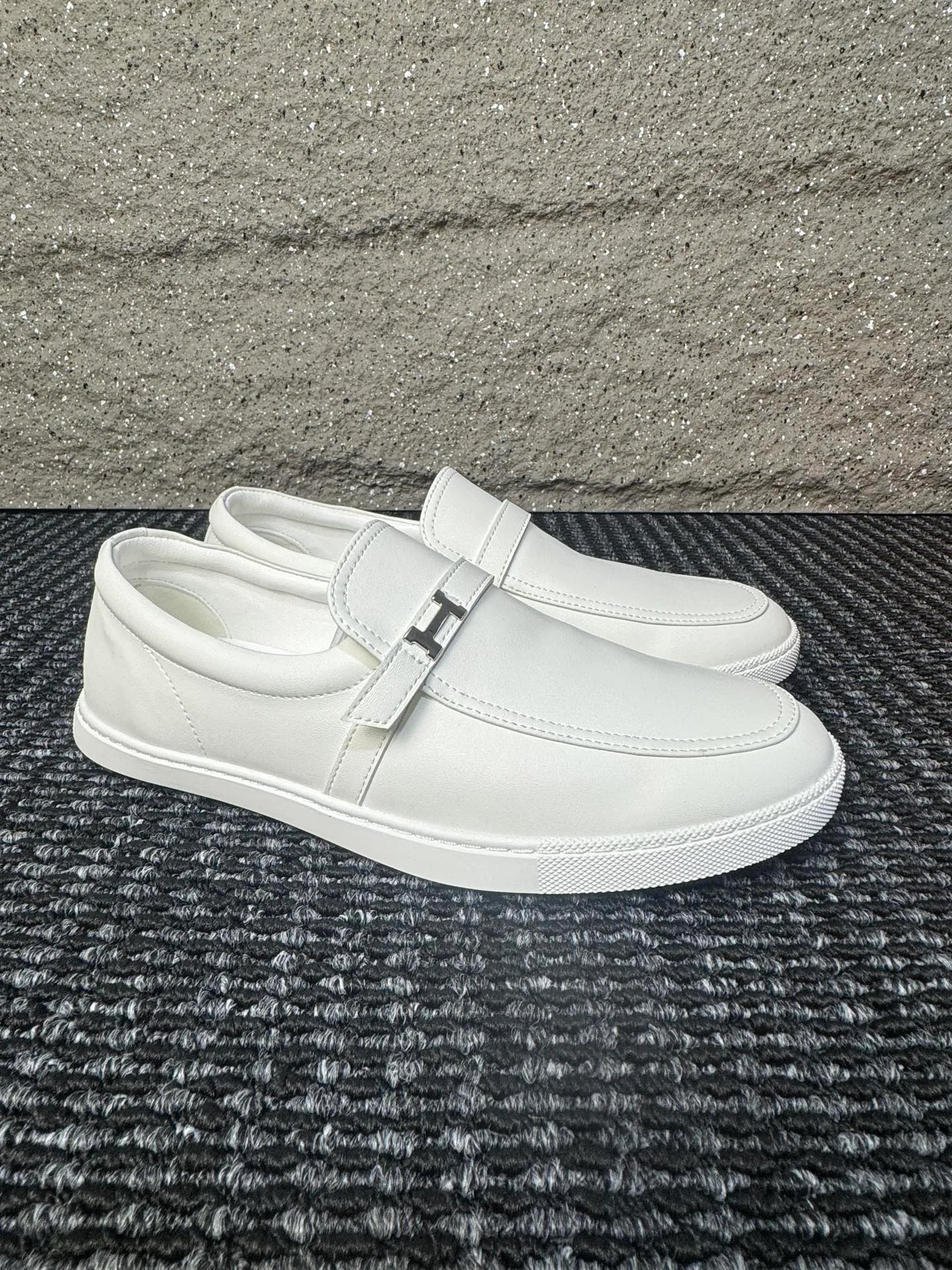 Men's men's shoes 💰440 [New style] 🪷🪷[HERMES] Hermès - High-end quality, the same style as the official website - Upper: 🔝 Nappa calfskin, with iconic H metal - Lining: water-dyed cowhide - Outsole: ultra-light TPU molded outsole - Ultra-high quality control·Fine workmanship: highlighted (high-end·luxury·grade) -Size: 38-44 (45 can be customized)·